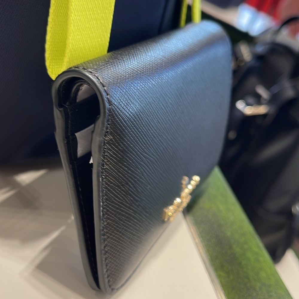 Kate Spade Madison Small Bifold Wallet
Black 
NWT - Picture 6 of 16